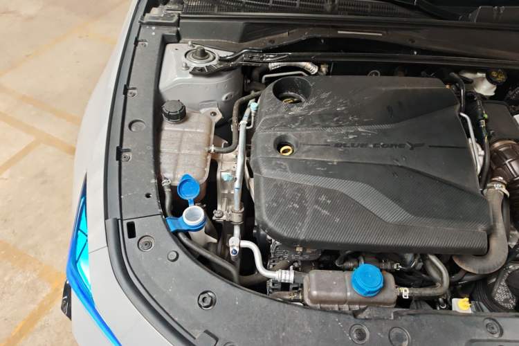 Used CHANGAN UNI-V 2025 1.5T 500Bar Prestige Sporty Version Engine Bay Right
