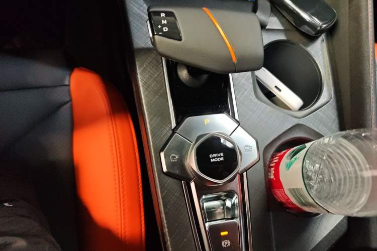 Used CHANGAN UNI-V 2025 1.5T 500Bar Prestige Sporty Version Gear Lever