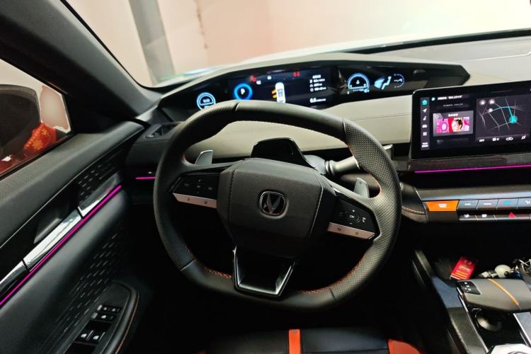 Used CHANGAN UNI-V 2025 1.5T 500Bar Prestige Sporty Version Steering Wheel