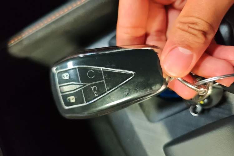 Used CHANGAN UNI-V 2025 1.5T 500Bar Prestige Sporty Version Vehicle Key
