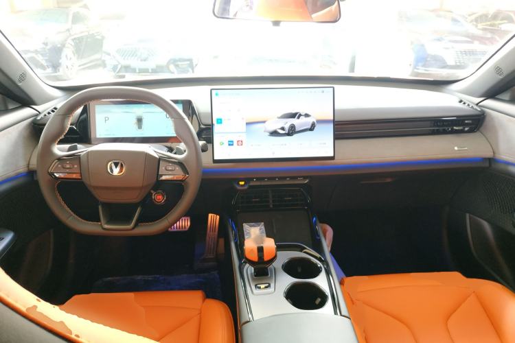 Used CHANGAN UNI-V 2025 Model Third-Generation 2.0T Dynamic Edition Center Console