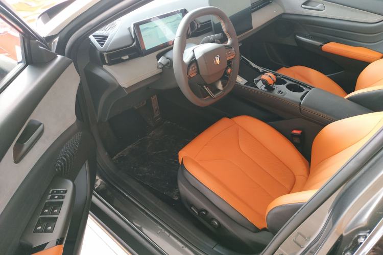 Used CHANGAN UNI-V 2025 Model Third-Generation 2.0T Dynamic Edition Driver Seat