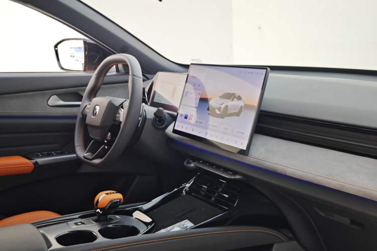 Used CHANGAN UNI-V 2025 Model Third-Generation 2.0T Dynamic Edition Interior 3
