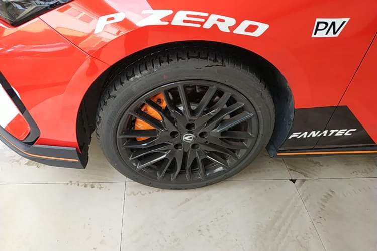 Used CHANGAN UNI-V 2025 Model Third-Generation 2.0T Dynamic Edition Left Front Wheel Hub
