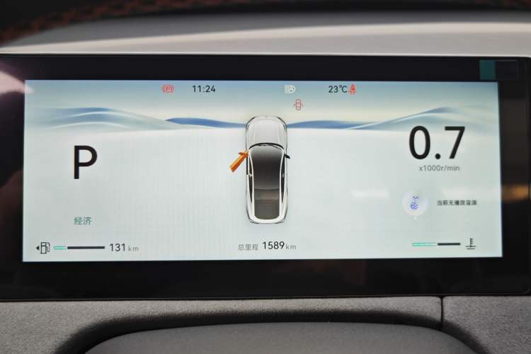 Used CHANGAN UNI-V 2025 Model Third-Generation 2.0T Dynamic Edition Odometer Close Up