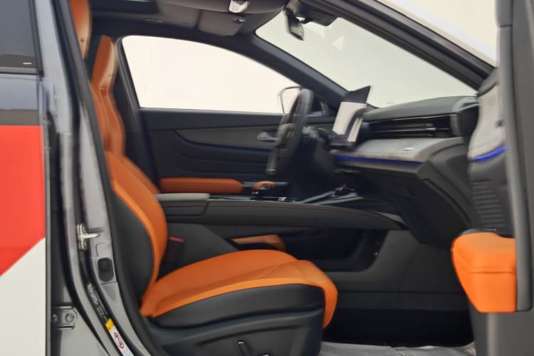 Used CHANGAN UNI-V 2025 Model Third-Generation 2.0T Dynamic Edition Right Front Seat