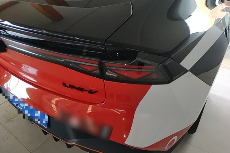 Used CHANGAN UNI-V 2025 Model Third-Generation 2.0T Dynamic Edition Right Rear Taillight
