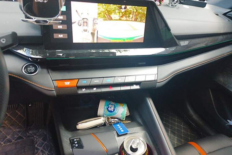 Used CHANGAN UNI-V 2025 1.5T 500Bar Prestige Version Audio And AC Panel