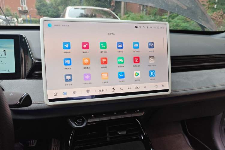 Used CHANGAN UNI-V 2025 Model Third-Generation 2.0T Dynamic Edition Audio And AC Panel