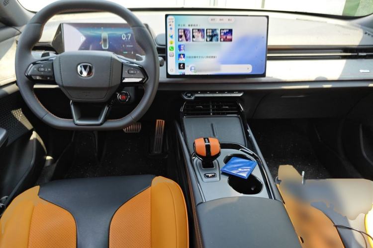 Used CHANGAN UNI-V 2025 Model Third-Generation 2.0T Dynamic Edition Center Console