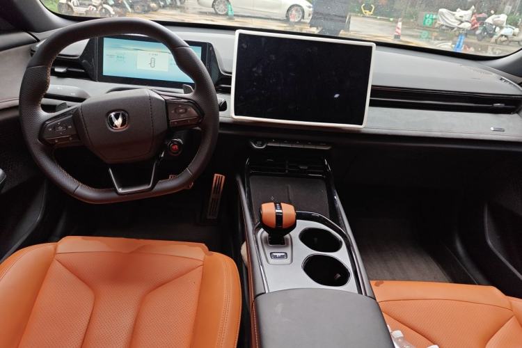 Used CHANGAN UNI-V 2025 Model Third-Generation 2.0T Dynamic Edition Center Console
