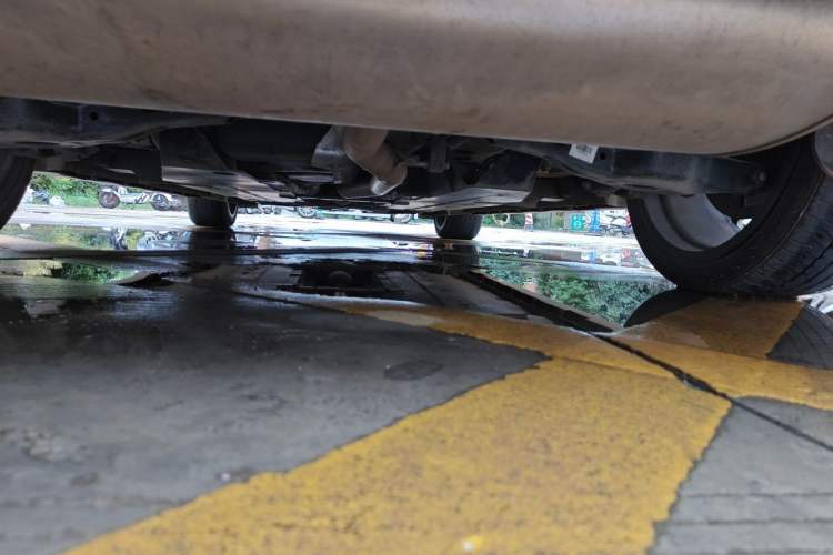 Used CHANGAN UNI-V 2025 Model Third-Generation 2.0T Dynamic Edition Chassis Rear