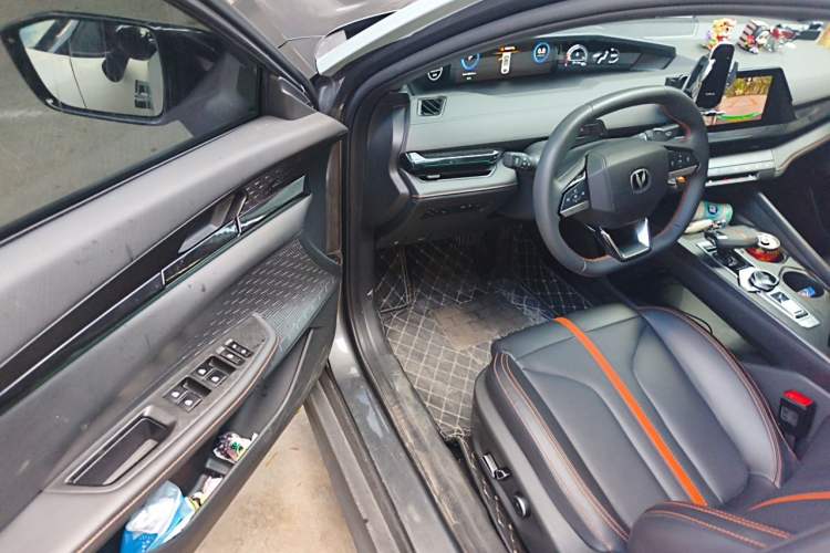 Used CHANGAN UNI-V 2025 1.5T 500Bar Prestige Version Driver Seat