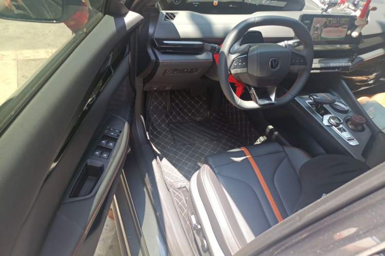 Used CHANGAN UNI-V 2025 1.5T 500Bar Prestige Version Driver Seat