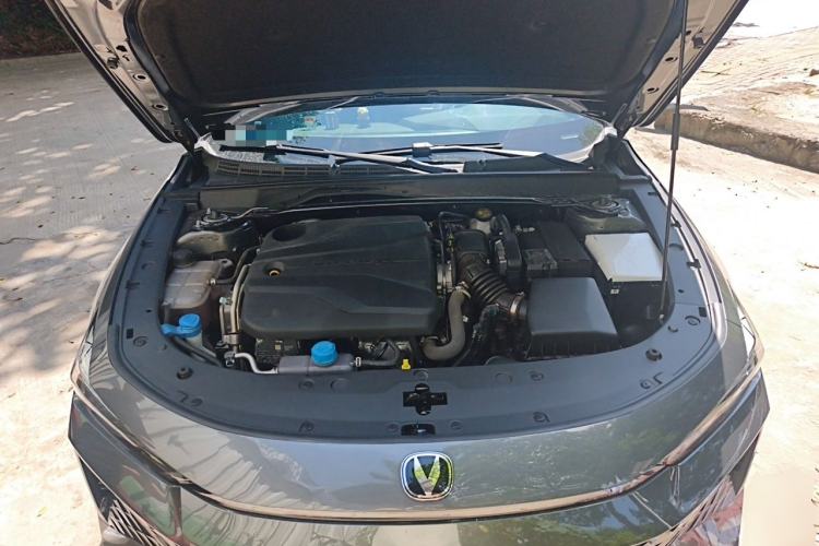 Used CHANGAN UNI-V 2025 1.5T 500Bar Prestige Version Engine Bay