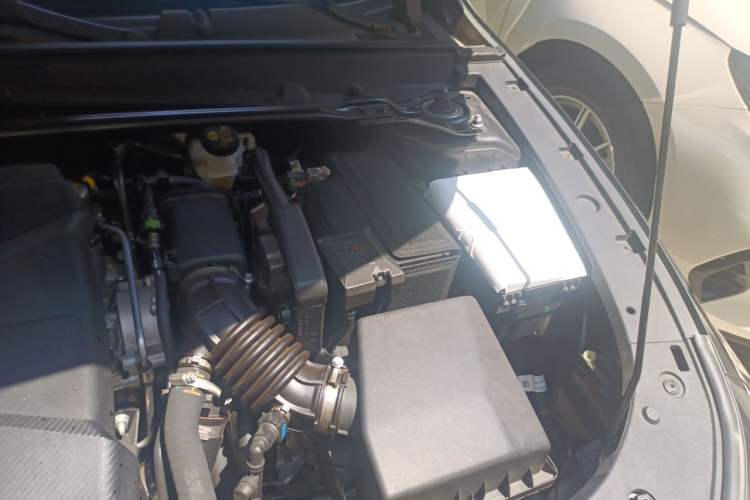 Used CHANGAN UNI-V 2025 1.5T 500Bar Prestige Version Engine Bay Left