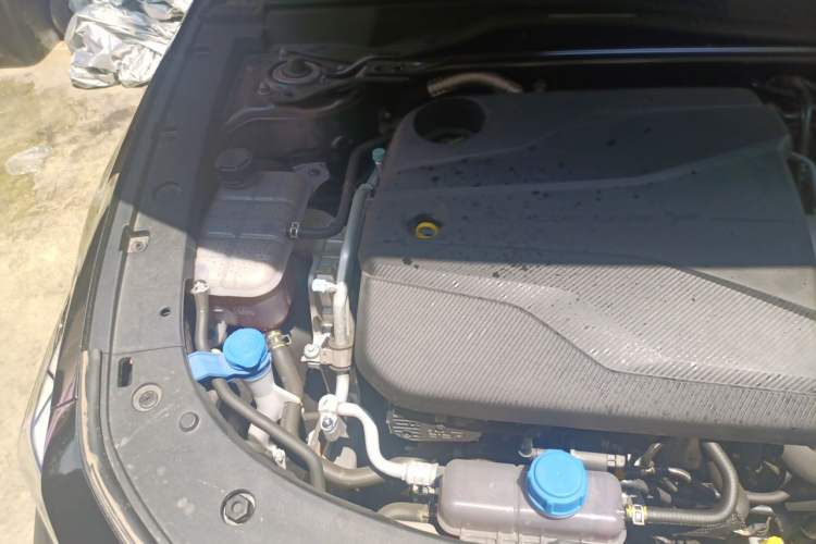 Used CHANGAN UNI-V 2025 1.5T 500Bar Prestige Version Engine Bay Right