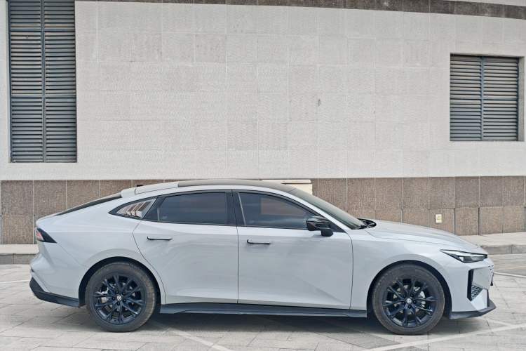 Used CHANGAN UNI-V 2025 1.5T 500Bar Prestige Version Exterior 5