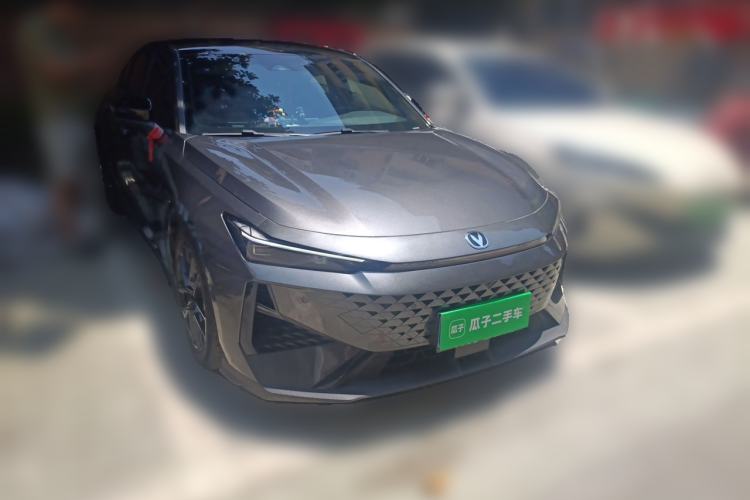 Used CHANGAN UNI-V 2025 1.5T 500Bar Prestige Version Front Right 45 Deg