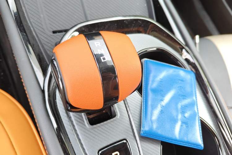Used CHANGAN UNI-V 2025 Model Third-Generation 2.0T Dynamic Edition Gear Lever