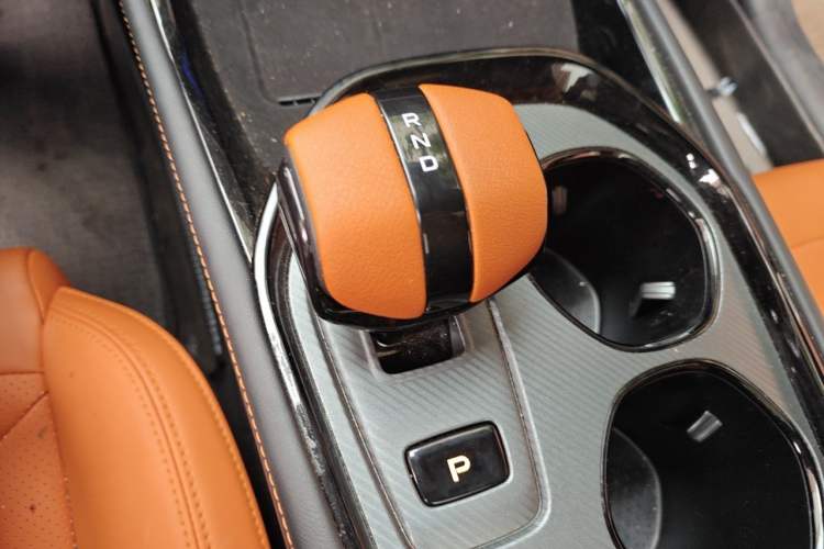 Used CHANGAN UNI-V 2025 Model Third-Generation 2.0T Dynamic Edition Gear Lever