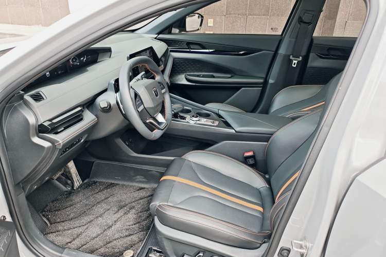 Used CHANGAN UNI-V 2025 1.5T 500Bar Prestige Version Interior 1