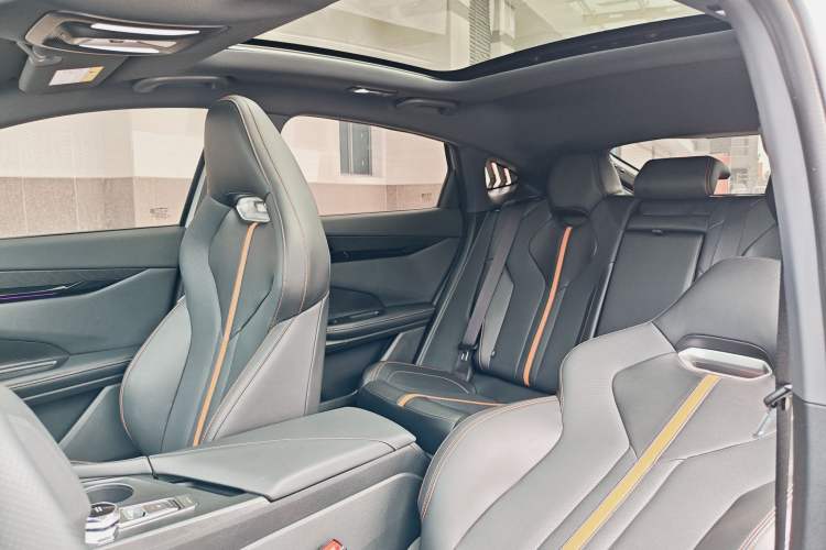 Used CHANGAN UNI-V 2025 1.5T 500Bar Prestige Version Interior 3