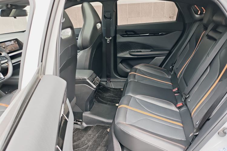 Used CHANGAN UNI-V 2025 1.5T 500Bar Prestige Version Interior 4