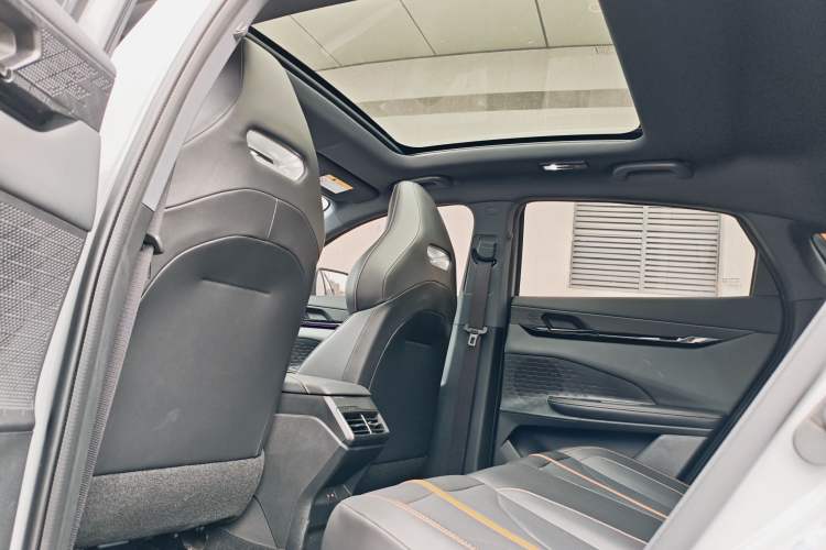 Used CHANGAN UNI-V 2025 1.5T 500Bar Prestige Version Interior 5