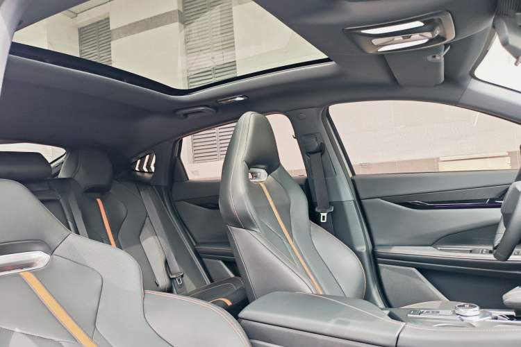 Used CHANGAN UNI-V 2025 1.5T 500Bar Prestige Version Interior 7