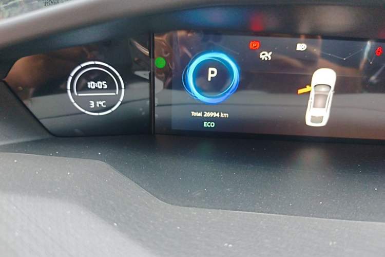 Used CHANGAN UNI-V 2025 1.5T 500Bar Prestige Version Odometer Close Up