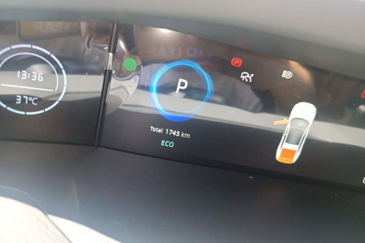 Used CHANGAN UNI-V 2025 1.5T 500Bar Prestige Version Odometer Close Up