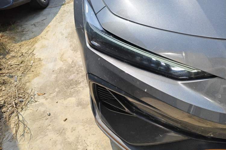 Used CHANGAN UNI-V 2025 Model Third-Generation 2.0T Dynamic Edition Right Front Headlight