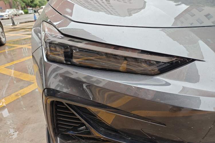 Used CHANGAN UNI-V 2025 Model Third-Generation 2.0T Dynamic Edition Right Front Headlight