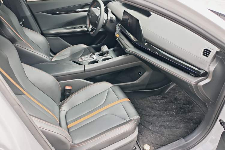 Used CHANGAN UNI-V 2025 1.5T 500Bar Prestige Version Right Front Seat
