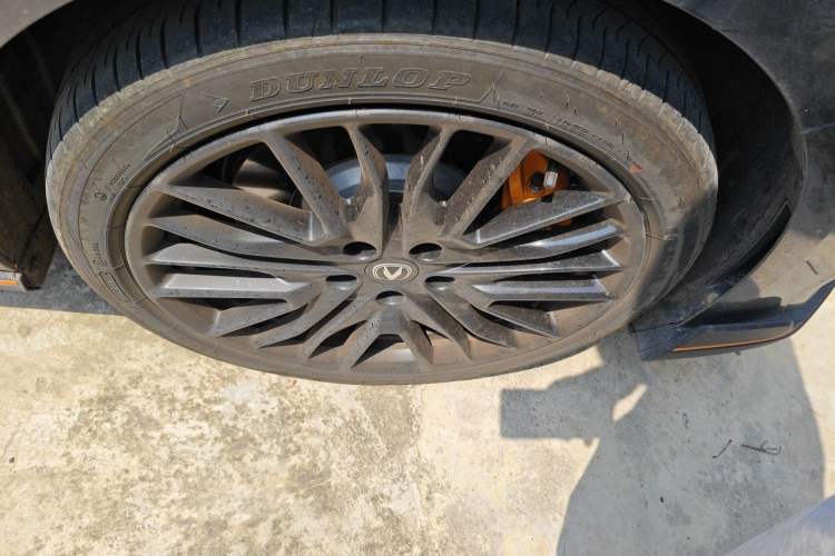 Used CHANGAN UNI-V 2025 Model Third-Generation 2.0T Dynamic Edition Right Front Wheel Hub