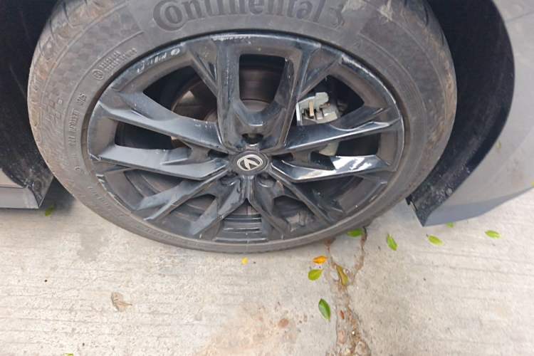 Used CHANGAN UNI-V 2025 1.5T 500Bar Prestige Version Right Front Wheel Hub
