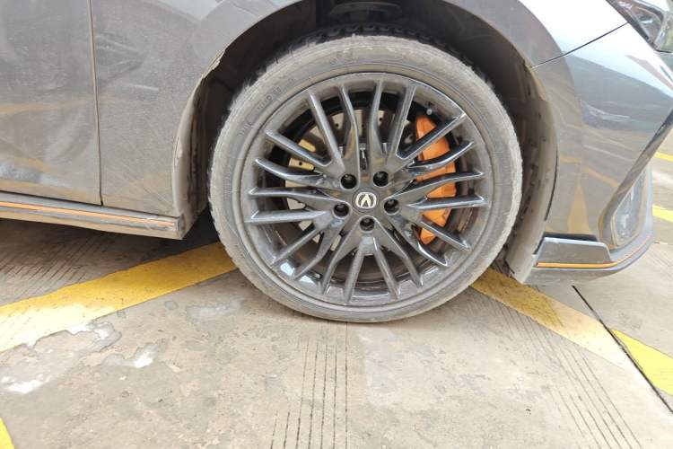 Used CHANGAN UNI-V 2025 Model Third-Generation 2.0T Dynamic Edition Right Front Wheel Hub