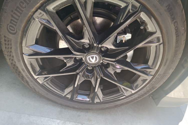 Used CHANGAN UNI-V 2025 1.5T 500Bar Prestige Version Right Front Wheel Hub