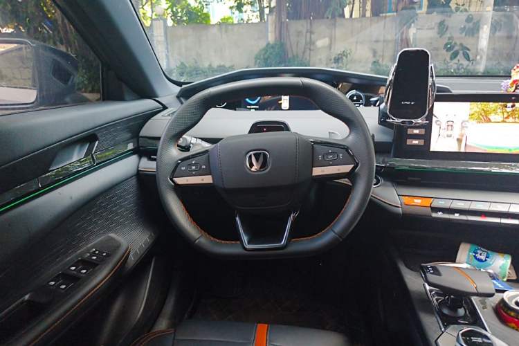 Used CHANGAN UNI-V 2025 1.5T 500Bar Prestige Version Steering Wheel