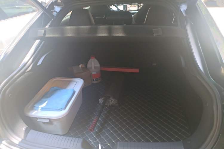Used CHANGAN UNI-V 2025 1.5T 500Bar Prestige Version Trunk