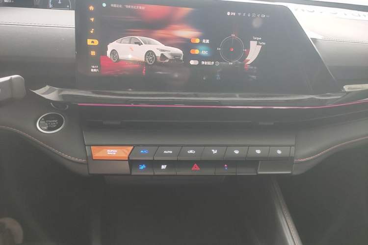 Used CHANGAN UNI-V 2025 1.5T 500Bar High-Energy Version Audio And AC Panel