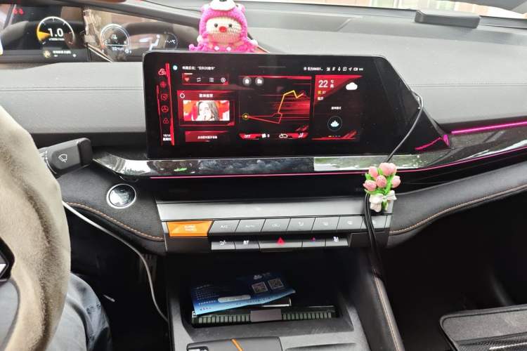 Used CHANGAN UNI-V 2025 1.5T 500Bar Prestige Sporty Version Audio And AC Panel