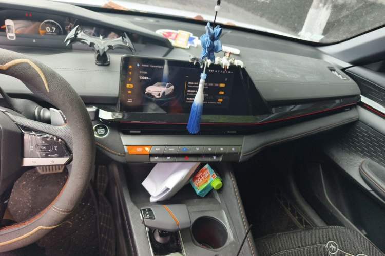 Used CHANGAN UNI-V 2025 1.5T 500Bar Prestige Sporty Version Audio And AC Panel
