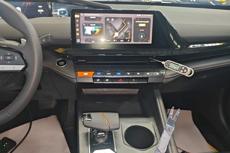 Used CHANGAN UNI-V 2025 1.5T 500Bar High-Energy Version Audio And AC Panel