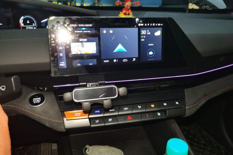 Used CHANGAN UNI-V 2025 Model Third-Generation 1.5T 500Bar Prestige Sports Edition Audio And AC Panel