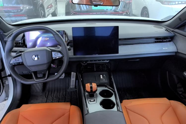 Used CHANGAN UNI-V 2025 Model Third-Generation 2.0T Dynamic Edition Center Console