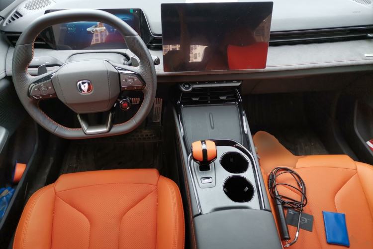 Used CHANGAN UNI-V 2025 Model Third-Generation 2.0T Dynamic Edition Center Console