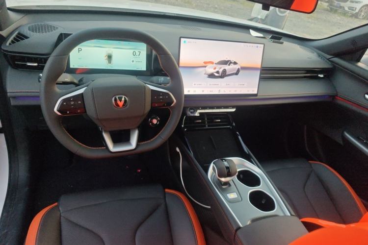 Used CHANGAN UNI-V 2025 Model Third-Generation 1.5T 500Bar Prestige Sports Edition Center Console
