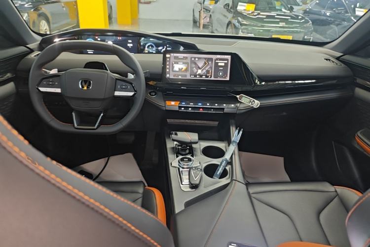 Used CHANGAN UNI-V 2025 1.5T 500Bar High-Energy Version Center Console